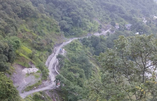 ग्रामीण सडक अवरुद्ध हुँदा सास्ती